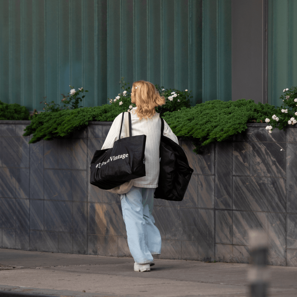 Woman carrying retail bags - Fashion in Williamsburg, Brooklyn